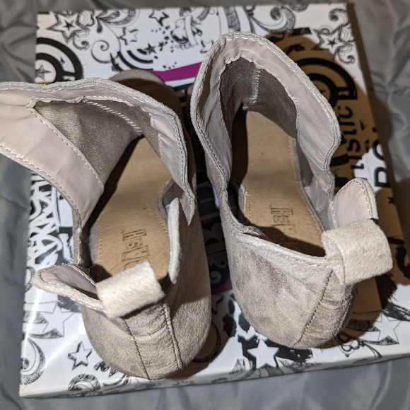 Brash faux suede peep toe  block heel ankle booties with side cutouts Taupe 5 - Picture 5 of 10